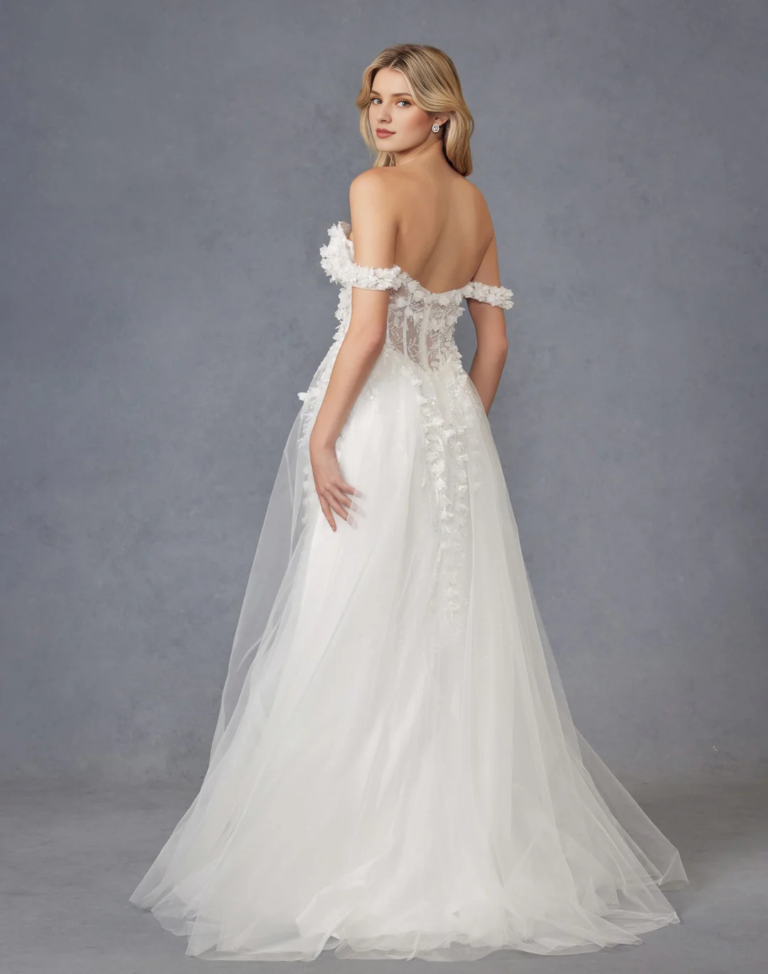 Abito da sposa lungo con corsetto stretto e spalle scoperte, con decalcomania floreale 3D